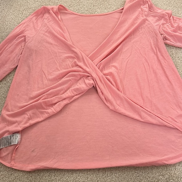 Old Navy Cropped Sports Bra Top with Free Yoga Shirt - Picture 5 of 5